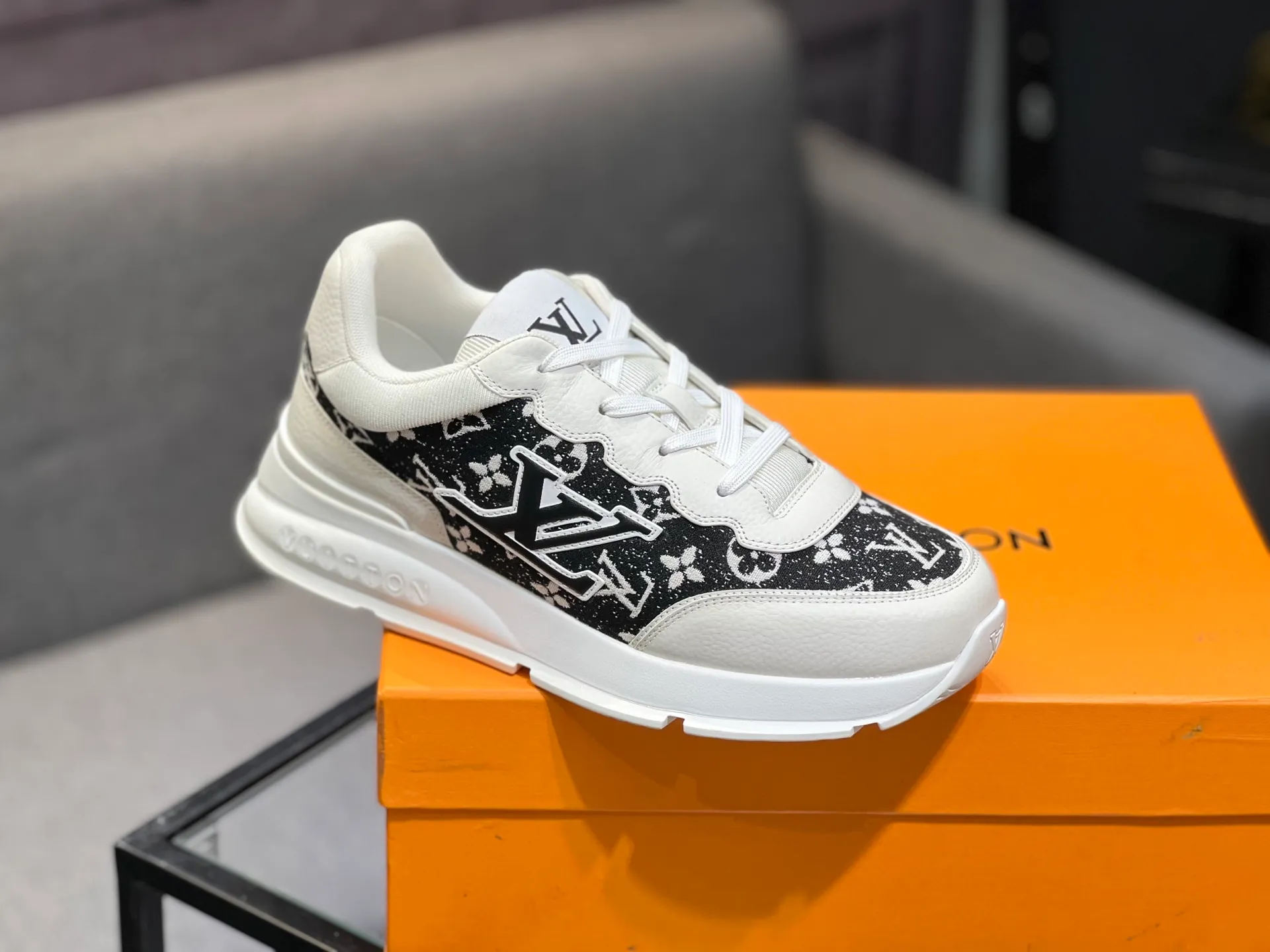 Men's shoes 💰640 LV | Louis Vuitton 2025𝐬𝐬 New spring and summer styles for couples, men's styles come out first. The counter features the latest casual shoes. Hard goods are new🆕 ❥Purchase level! Full of high-end feel! A popular model among bloggers at home and abroad, it’s retro and fashionable and looks amazing on your feet! Wear a lot of happiness! Mainly recommended model on the official website★ ▪️Upper: Original custom-made imported calfskin fabric ▪️Inner lining: breathable gauze imported from Italy ▪️Outsole: rubber foam ➕tpu high-end outsole ▪️Shoe size: 36-44 (customized for 45 and 46)